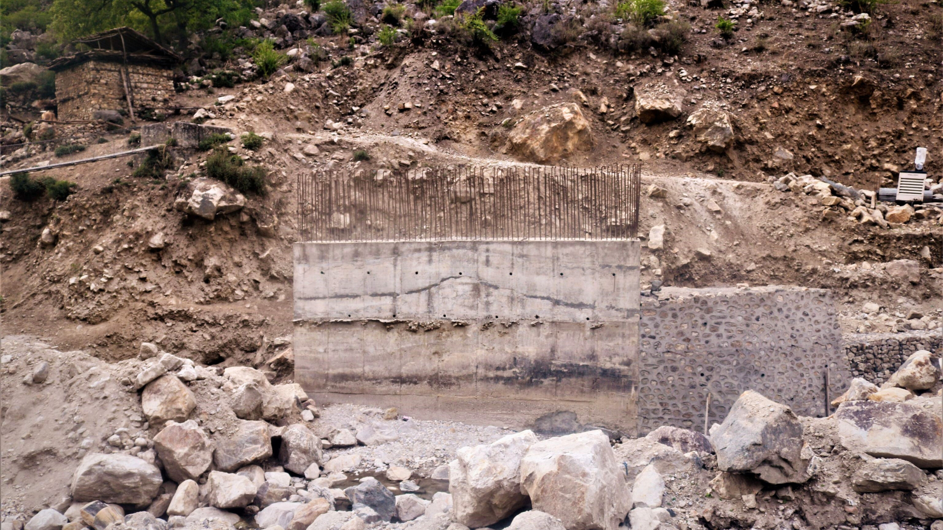 हुम्लाको उत्तरी नाम्खामा ४ पक्की पुल निर्माणमा ढिलासुस्ती   