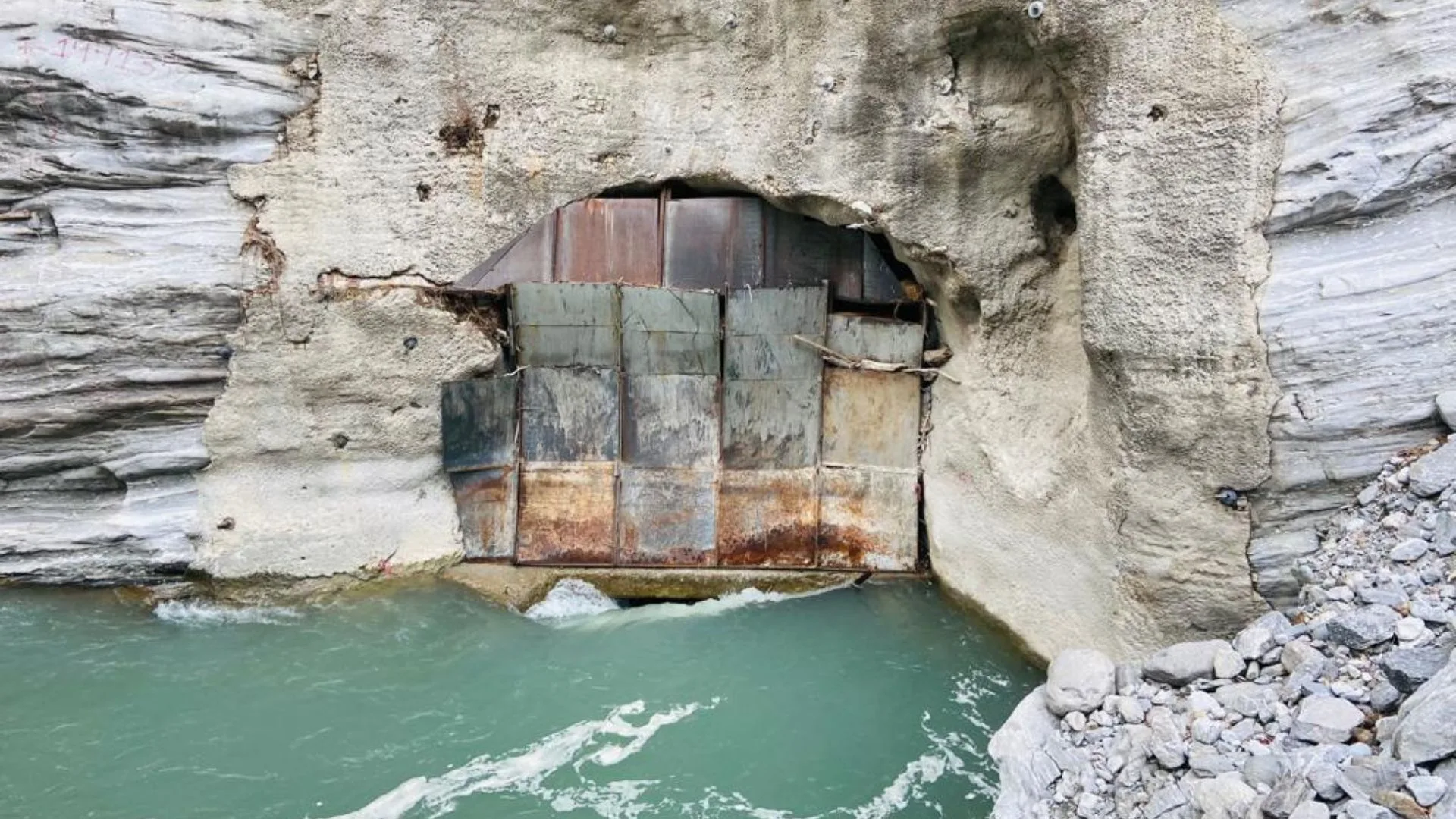 मेलम्ची खानेपानीको मुहान क्षेत्र जाने सडक स्तरोन्नति गर्न टेण्डर आह्वान