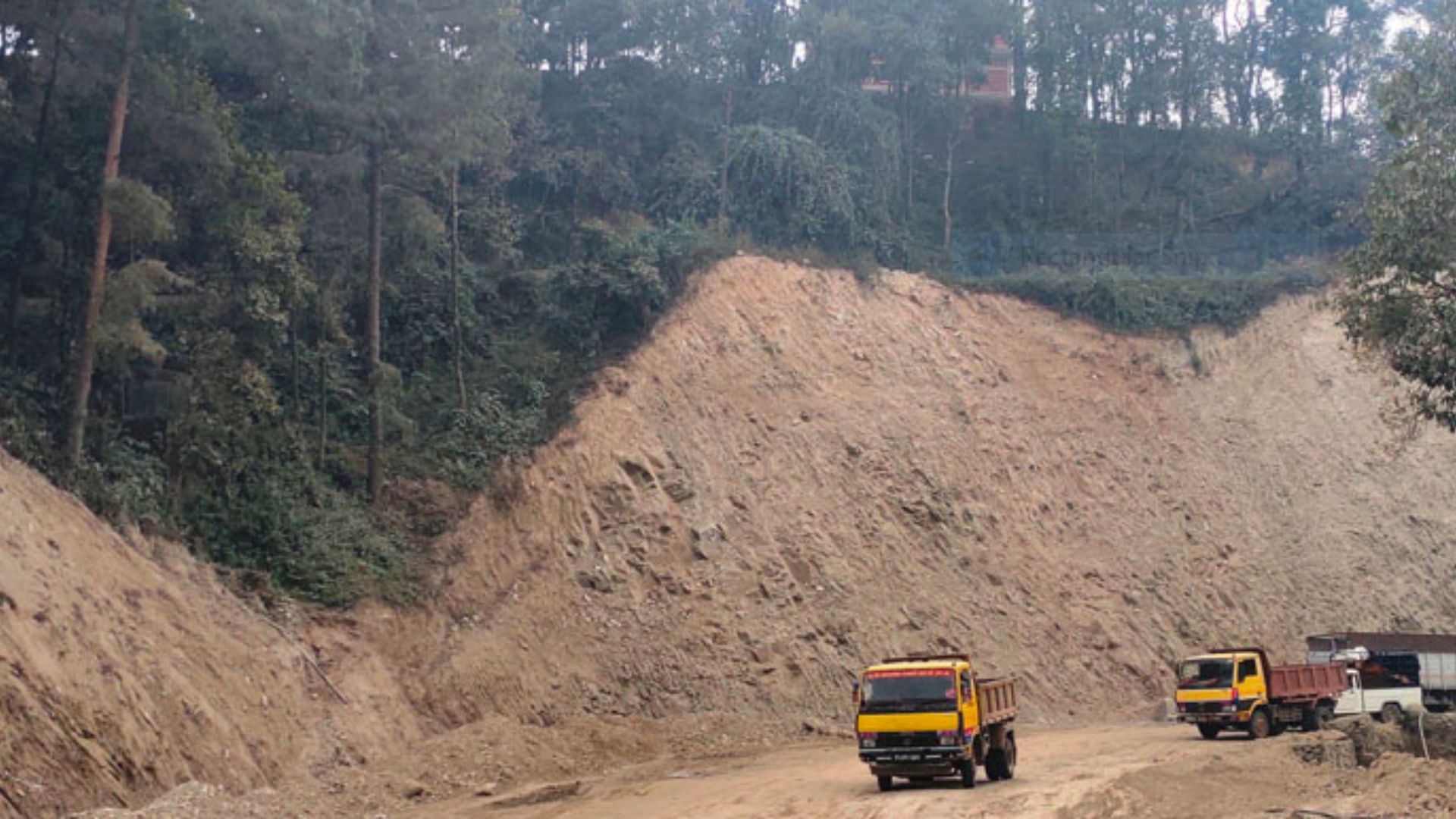 धुलिखेल-खावा सडक : २ दिन राजमार्ग बन्द गरेर विस्तारको काम गरिँदै