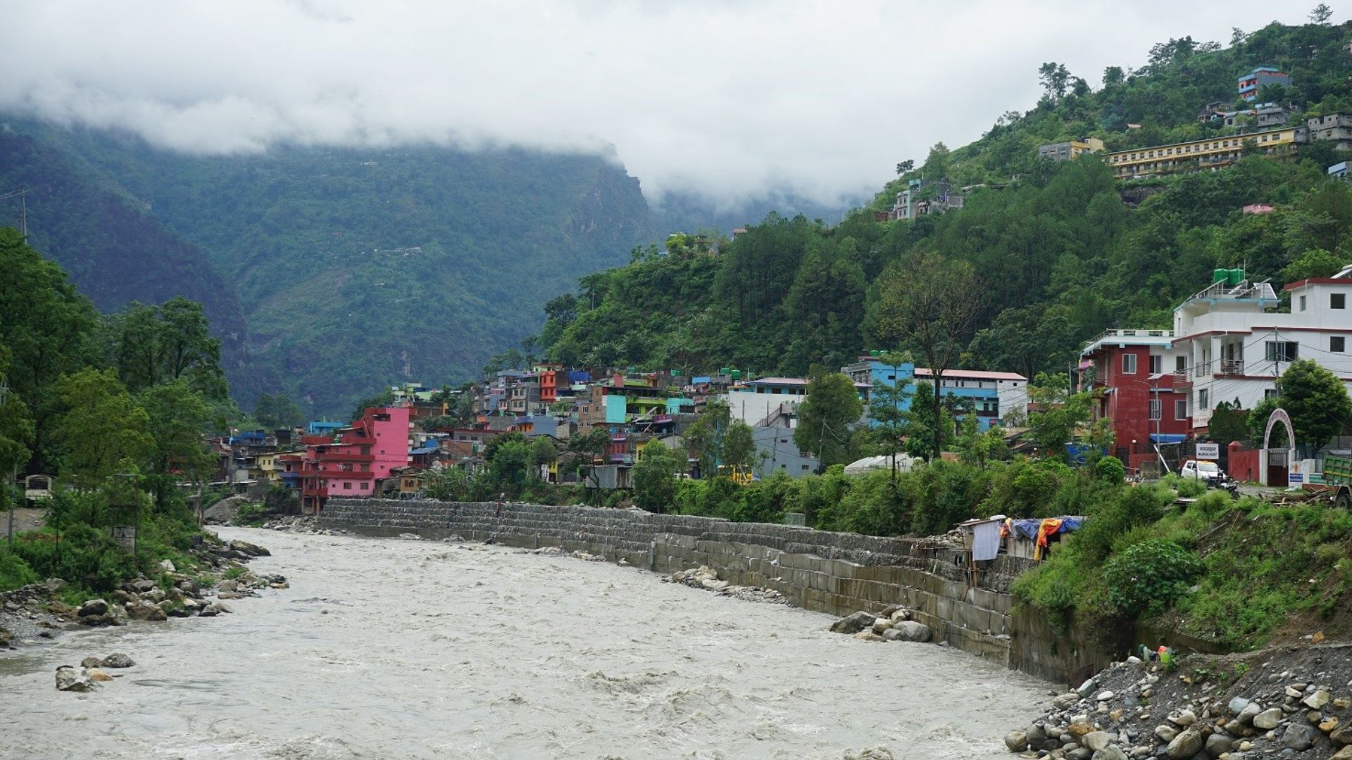 म्याग्दी नदीको कटान रोक्न मङ्गलाघाटमा पर्खाल निर्माण   