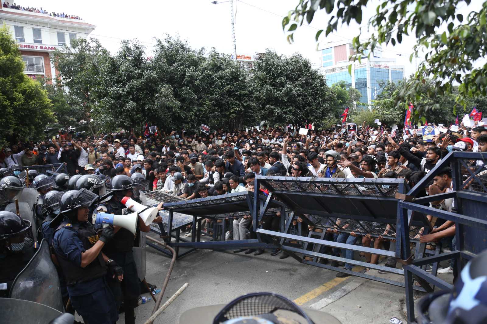 राजनैतिक अभिष्ठबाट गरिएको सामाजिक सञ्जाल बन्द र जेनजी आन्दोलन