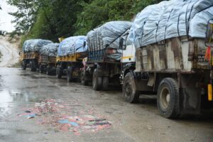 फोहोर बोकेर बञ्चरेडाँडा हिँडेका गाडी बाटोमै रोकिए