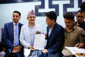 वायु सेवा निगममा भएको बेथिति विरुद्ध जेनजी टिम निगमका अध्यक्ष युवराज अधिकारीलाई भेटेर ज्ञापन पत्र बुझाए