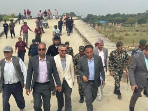 मन्त्री कुलमान घिसिङबाट १४ वर्षदेखि अलपत्र पारिएको कन्काई पुलको निरीक्षण, पुलबारे छिट्टै निर्णय गरिने