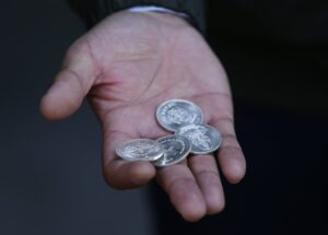 राष्ट्र बैंकले यो वर्ष तिहारमा सुनको सिक्का वितरण नगर्ने , चाँदी नियमित रुपमा वितरण गरिदै