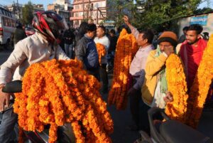 तस्बिरमा हेर्नुस् कालिमाटीमा फूलको व्यापार