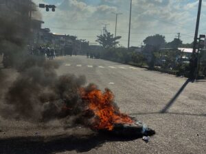 तस्बिरमा हेर्नुस् सिमरा विमानस्थल बाहिरको अवस्था