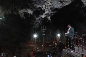 हलेसी महादेव हिन्दू, किरात र बौद्ध धर्मालम्वीहरुको प्रशिद्ध धार्मिक स्थल (तस्बिरहरु)