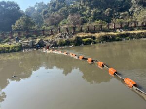 बाग्मती नदीमा तैरिने फोहोर पदार्थहरू संकलन गर्न ट्रास बेरियर राखियो