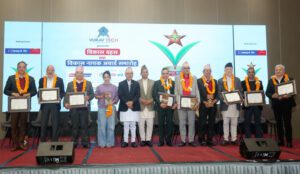 १० विकास नायक सम्मानित, को को परे ?