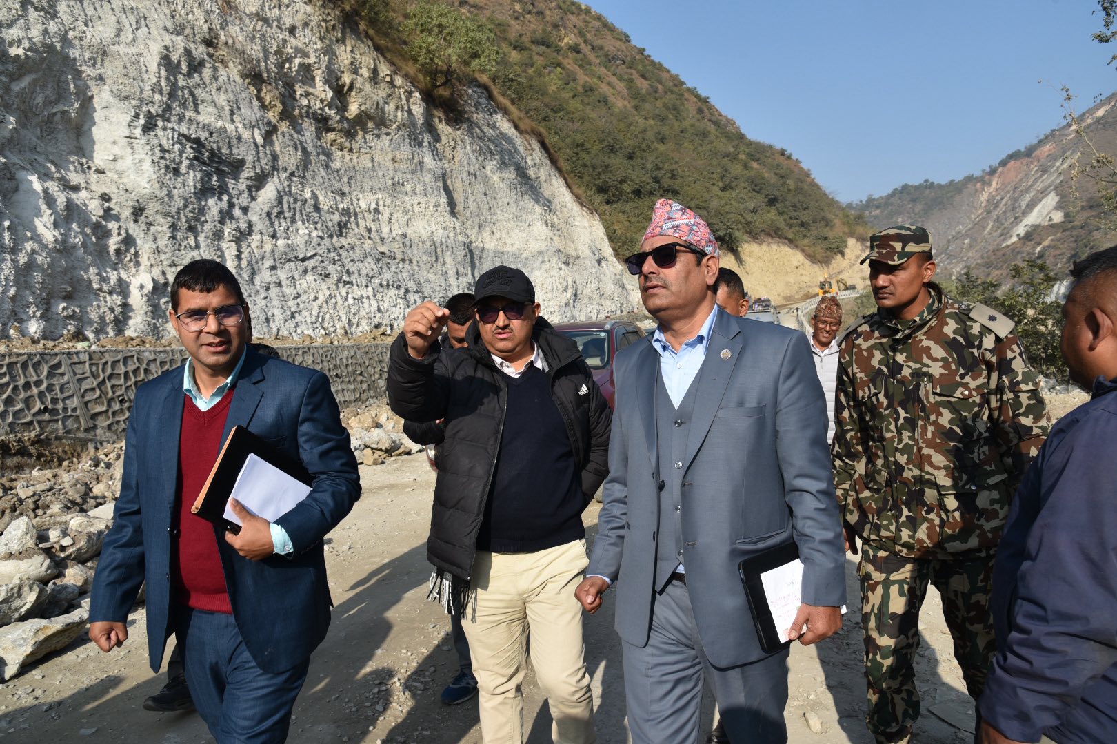 भकुण्डेबेसी–नेपालथोक सडकखण्ड पुनर्निर्माण तोकिएको समयमै सम्पन्न गर्न निर्देशन