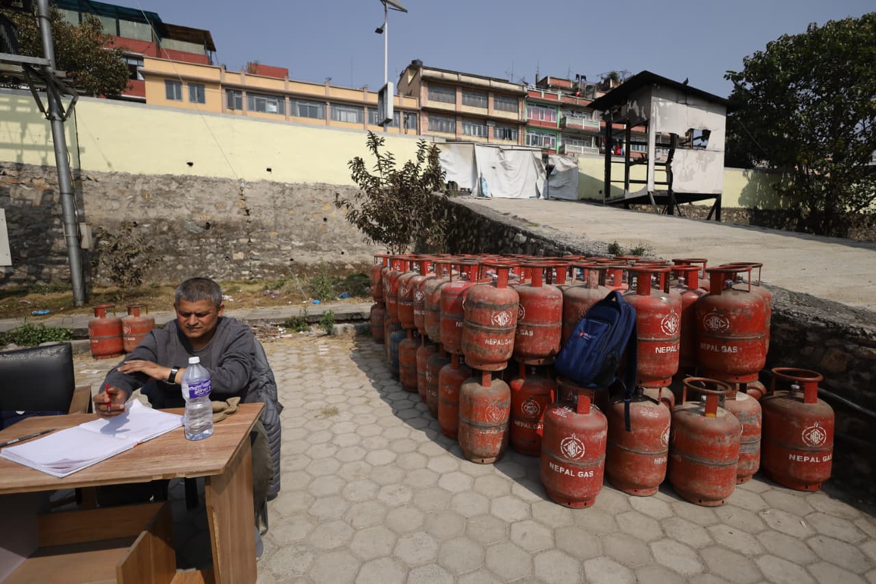 बजारमा खाना पकाउने ग्यासको अभाव छैन : मन्त्री यादव