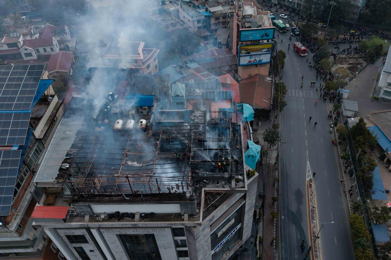 नियन्त्रणमा आयो दाउरा थकालीको आगलागी, क्षतिको मूल्यांकन हुँदै