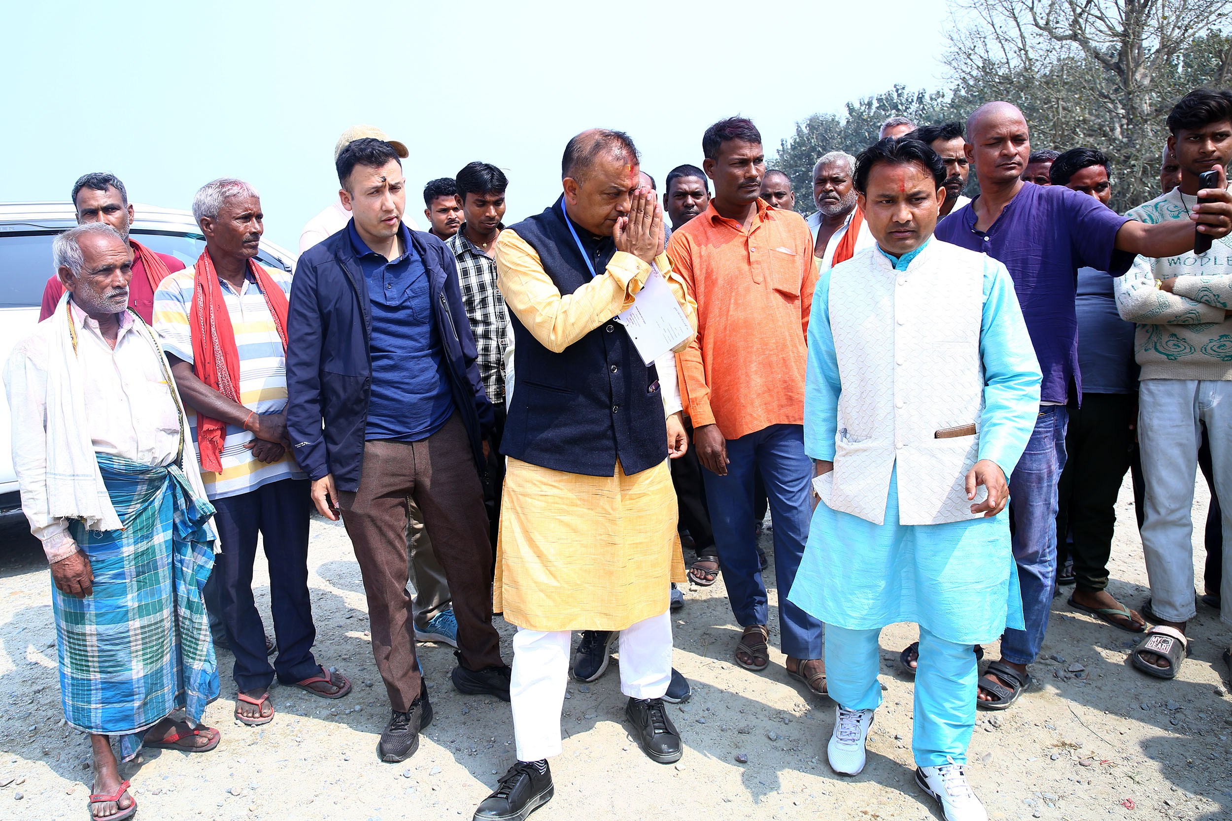 काठमाडौंमा मतदान गरेपछि सर्लाही पुगे गगन थापा