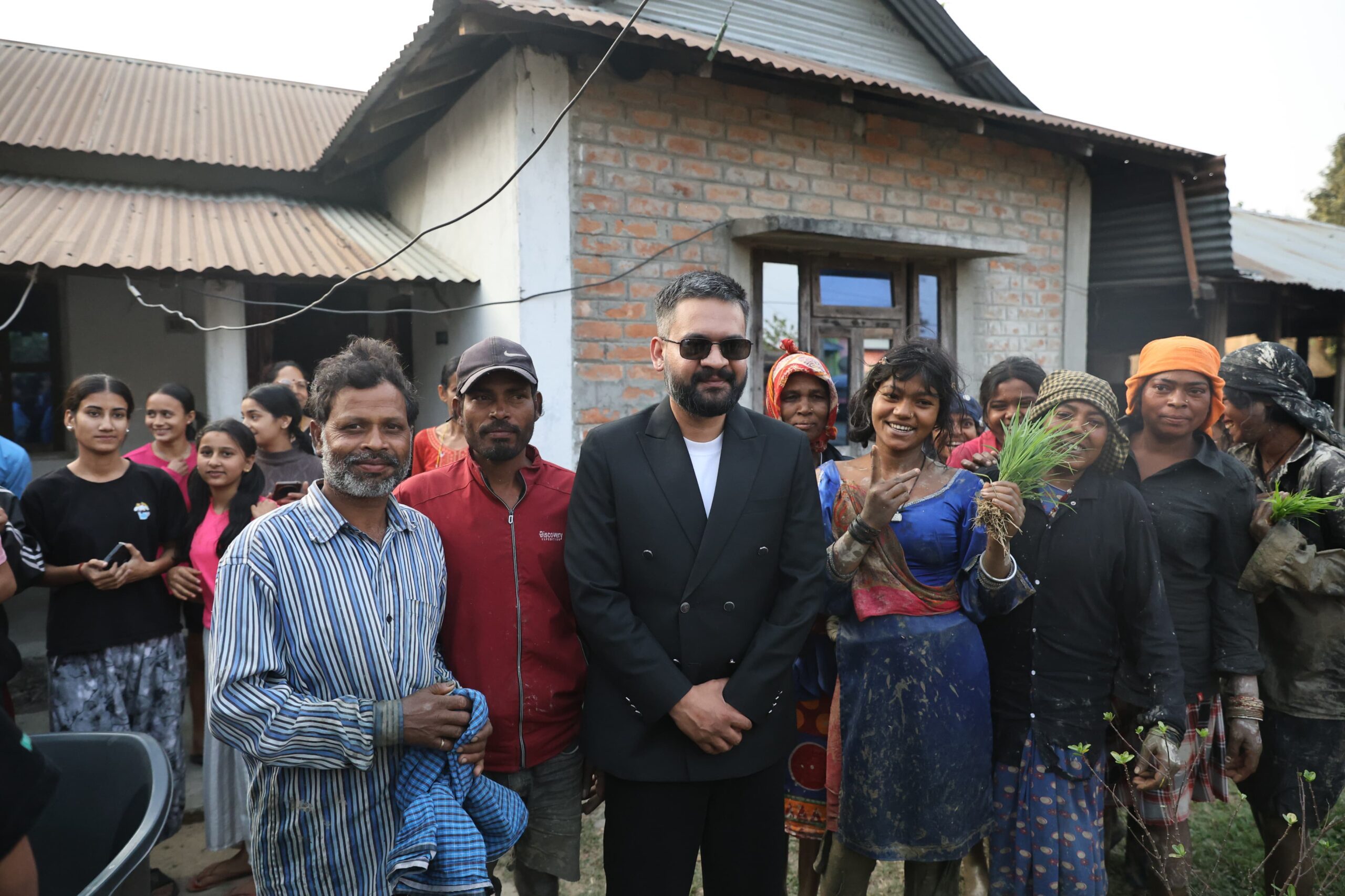 बालेन सवार हेलिकप्टर झापामा ल्यान्ड भएन, काठमाडौंमै फर्किएर अवतरण