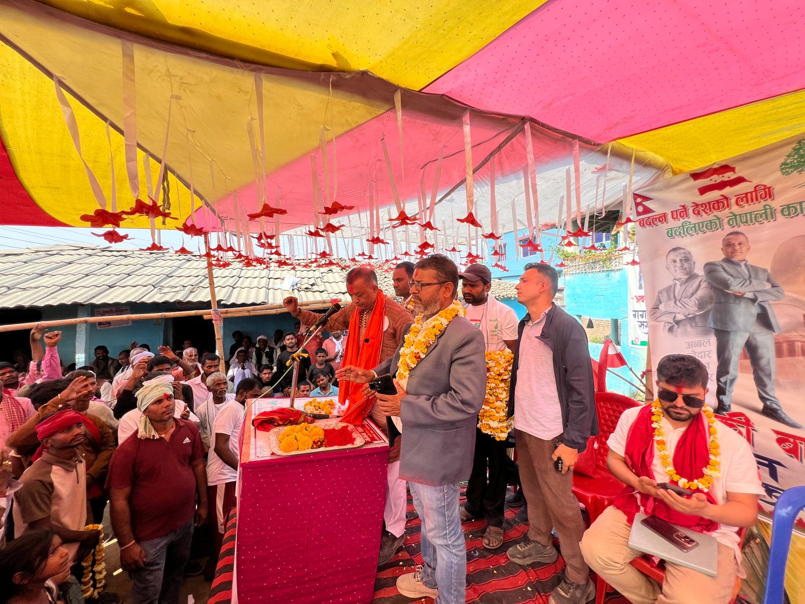 बहुजन पार्टीका वरिष्ठ नेता पासवानसहित सयौँको संख्या कांग्रेसमा प्रवेश