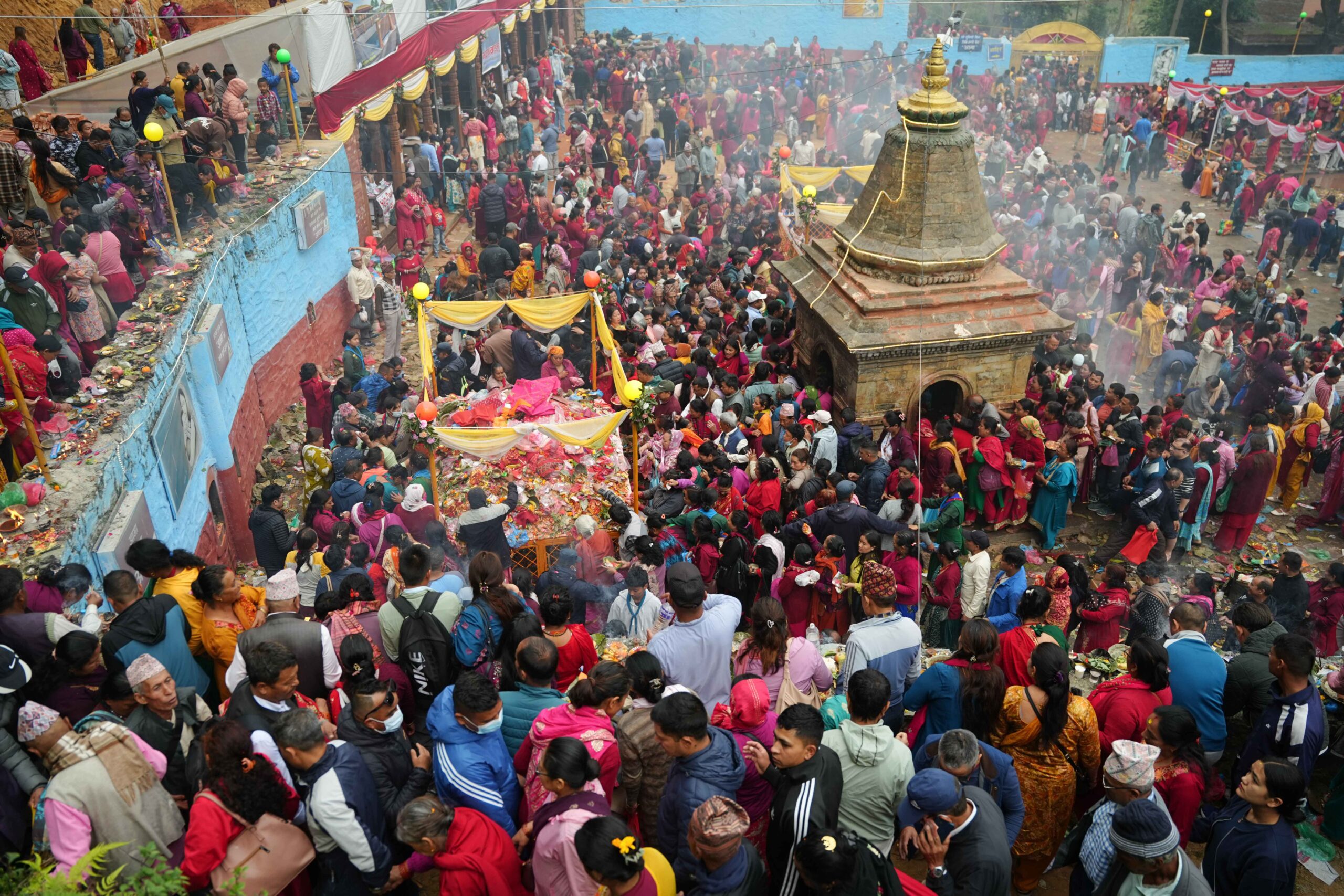 चन्द्रागिरि नगरपालिकास्थित मातातीर्थमा श्रद्धालुको भीड