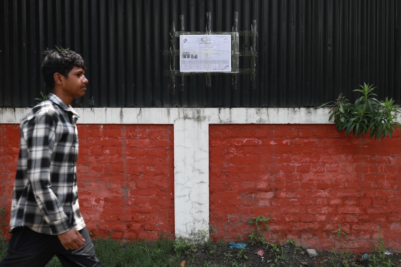 बुद्धनगरमा स्थानीयले बाहिरै टाँसे लालपूर्जा र नक्सापास