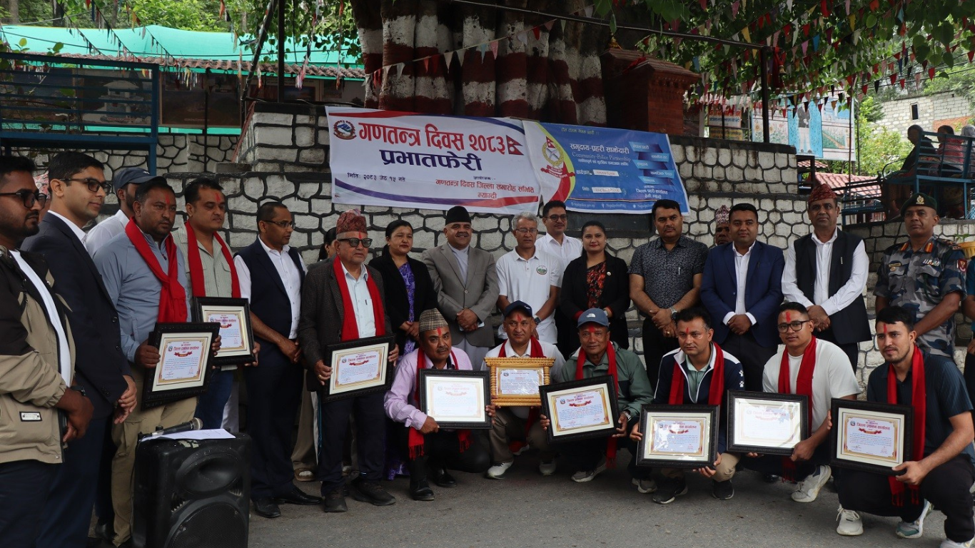 लक्ष्यअघि आयोजना सम्पन्न गर्ने निर्माण कम्पनीलाई म्याग्दीमा सम्मान