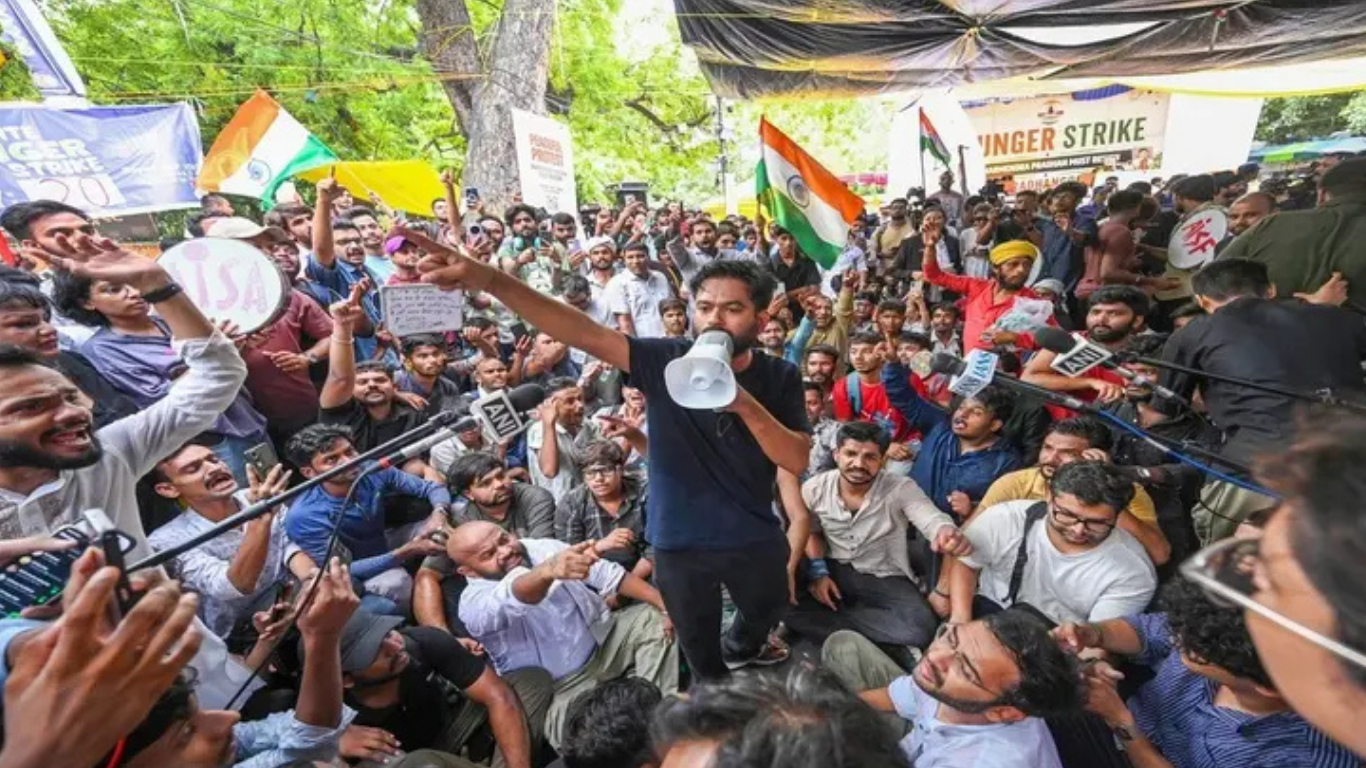 मोदीले लचकता र दबाब दुबै रणनीति अपनाउँदा झुक्यो आन्दोलन: ‘कक्रोच’ नेतृत्व वार्तामा बस्न तयार