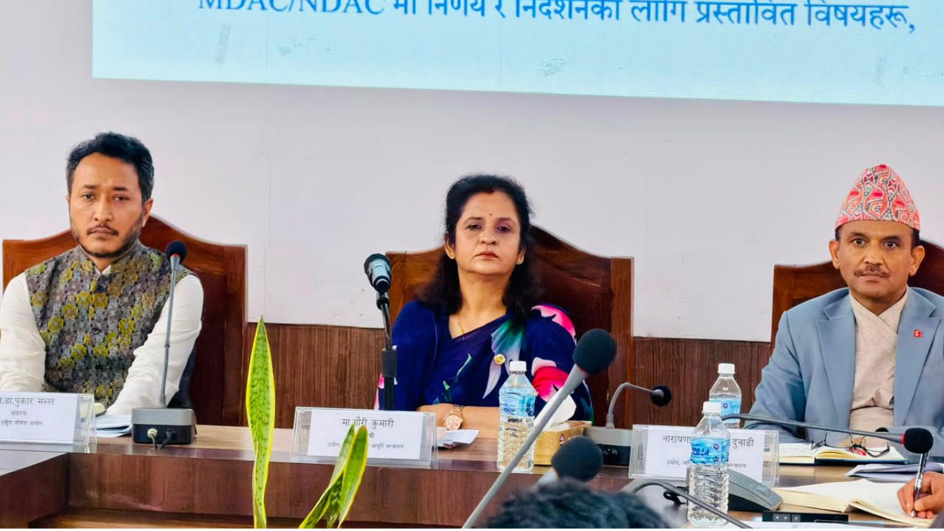 कर्मचारीलाई उद्योगमन्त्रीको निर्देशन, ‘सुशासनमा सम्झौता नगर्नु, चालु वर्षका कार्यक्रम परिणाममुखी बनाउँ