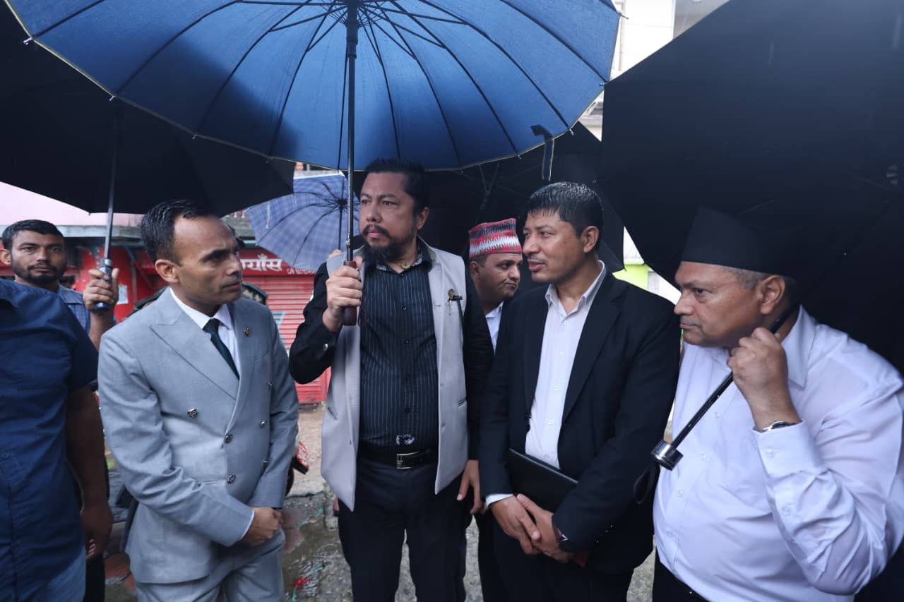 दुई मन्त्रीको संयुक्त अनुगमन, अव्यवस्थित तार हटाउन ढिलाइ, समयसीमाभित्र नसकिए कारबाही गरिने