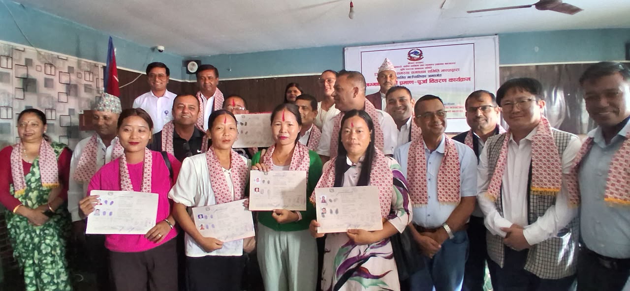 झापाको बुद्दशान्तीमा लालपुर्जा वितरण, ५ अव्यवस्थित परिवार बने जग्गाधनी