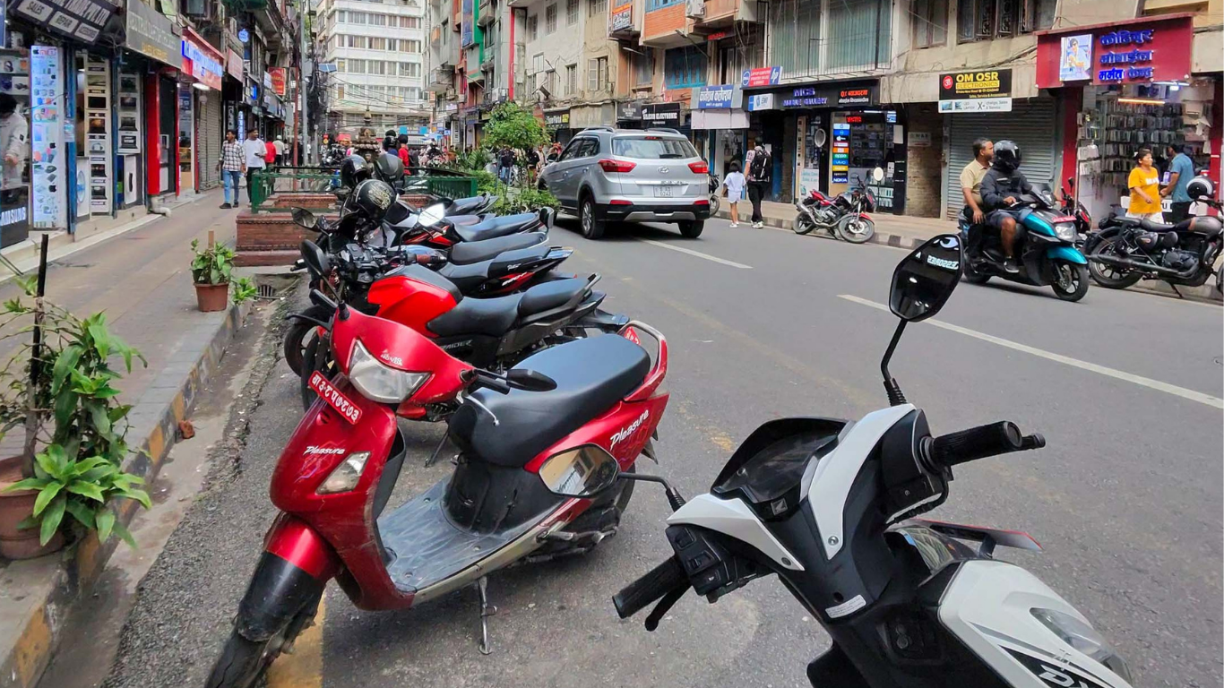 गणेश नेपाली घटनापछि सडकमा घट्यो नगर प्रहरीको उपस्थिति, बढ्दै अव्यवस्थित पार्किङ