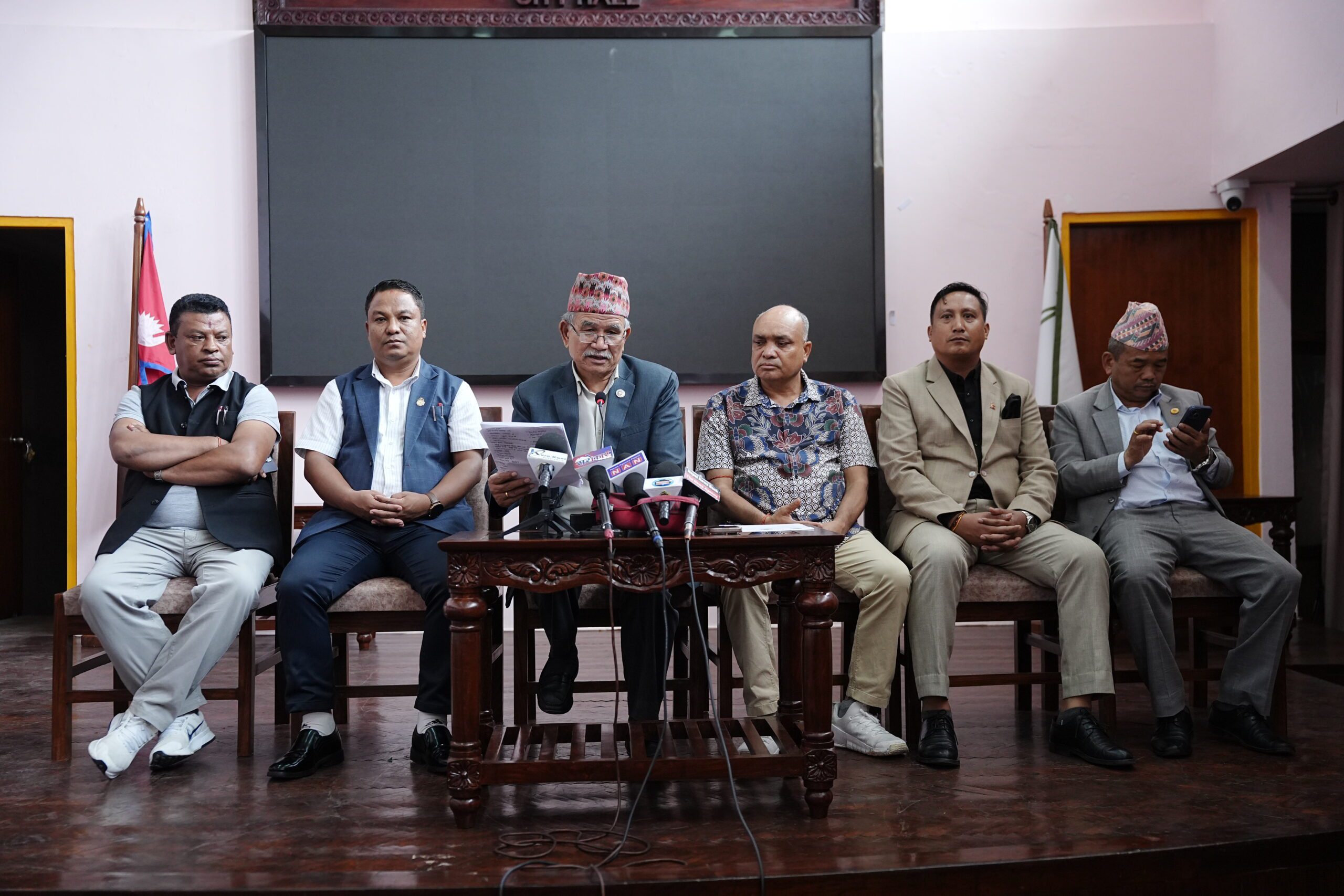 फोहोर व्यवस्थापनलगायत विषयमा प्रधानमन्त्रीलाई भेटेर ध्यानाकर्षण गराउने मेयर्स फोरमको निर्णय