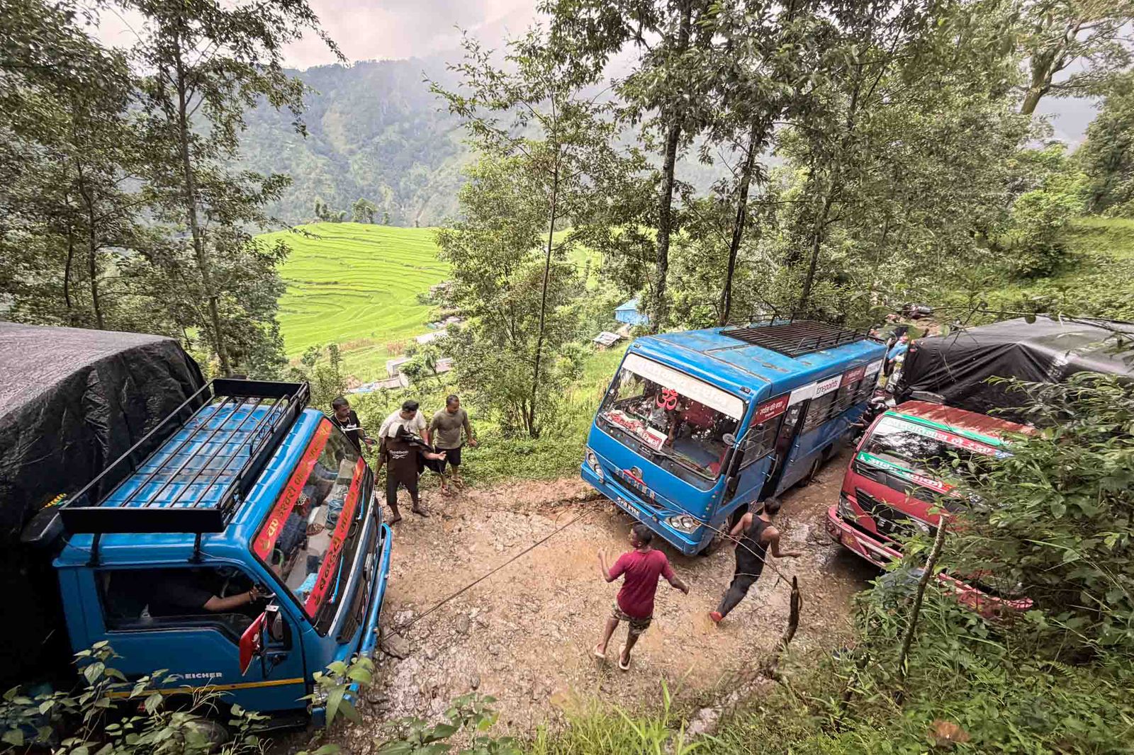 भोटेकोसी बाढीपछि रसुवा जाने वैकल्पिक बाटोमा सास्ती