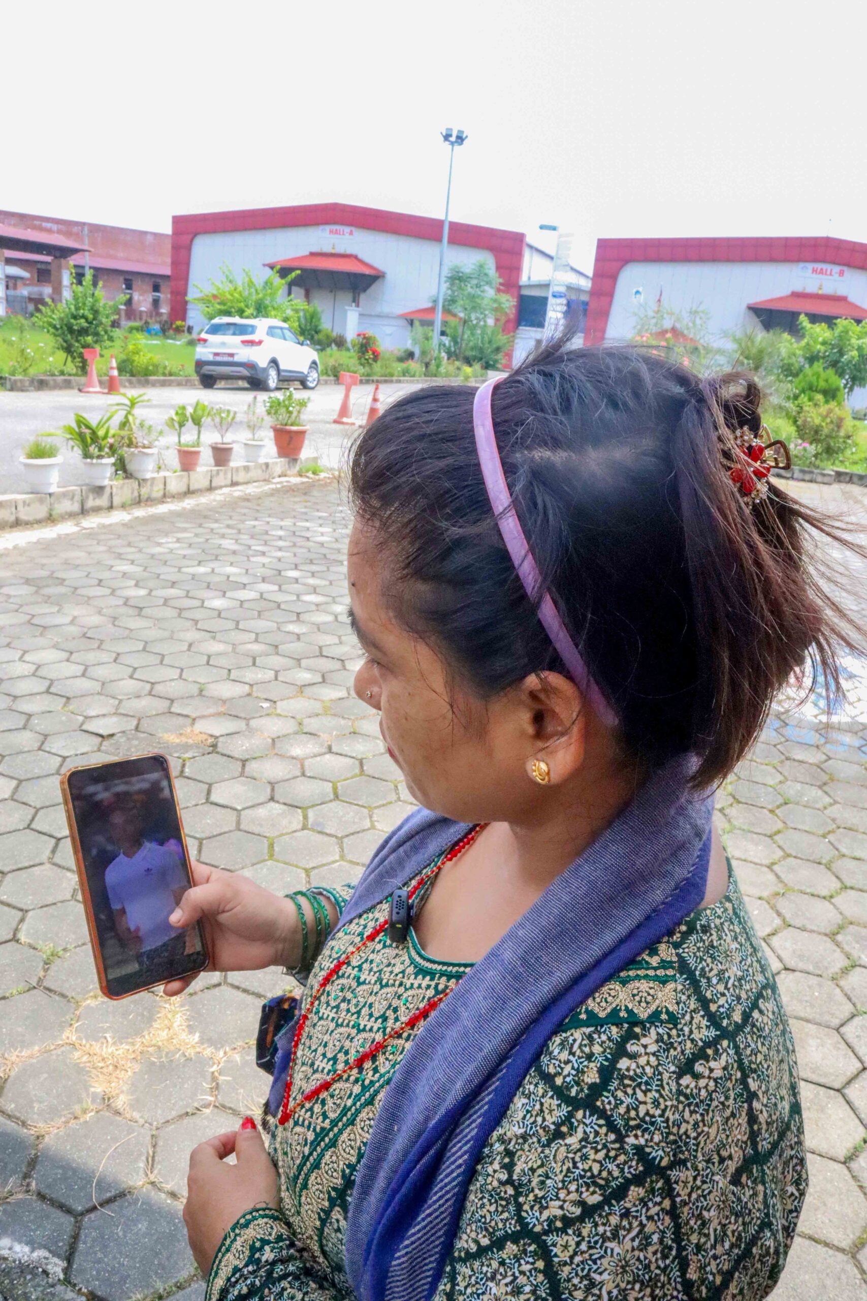 बाढीले खोसेको रक्षाबन्धन : शवगृहमा आफन्तको खोजी