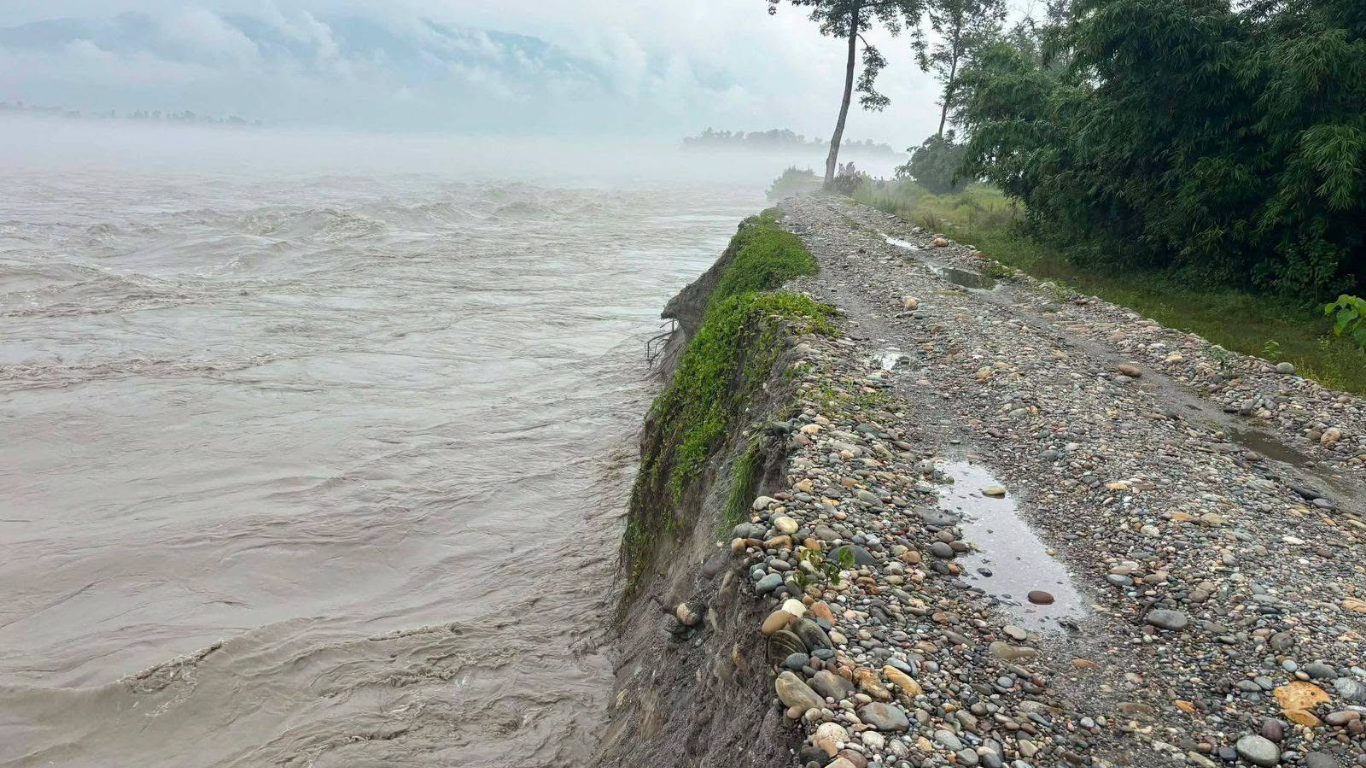 नारायणीमा बहाव बढेपछि पश्चिम चितवन जोखिममा, नदी नियन्त्रणका लागि प्राविधिक टोली परिचालन