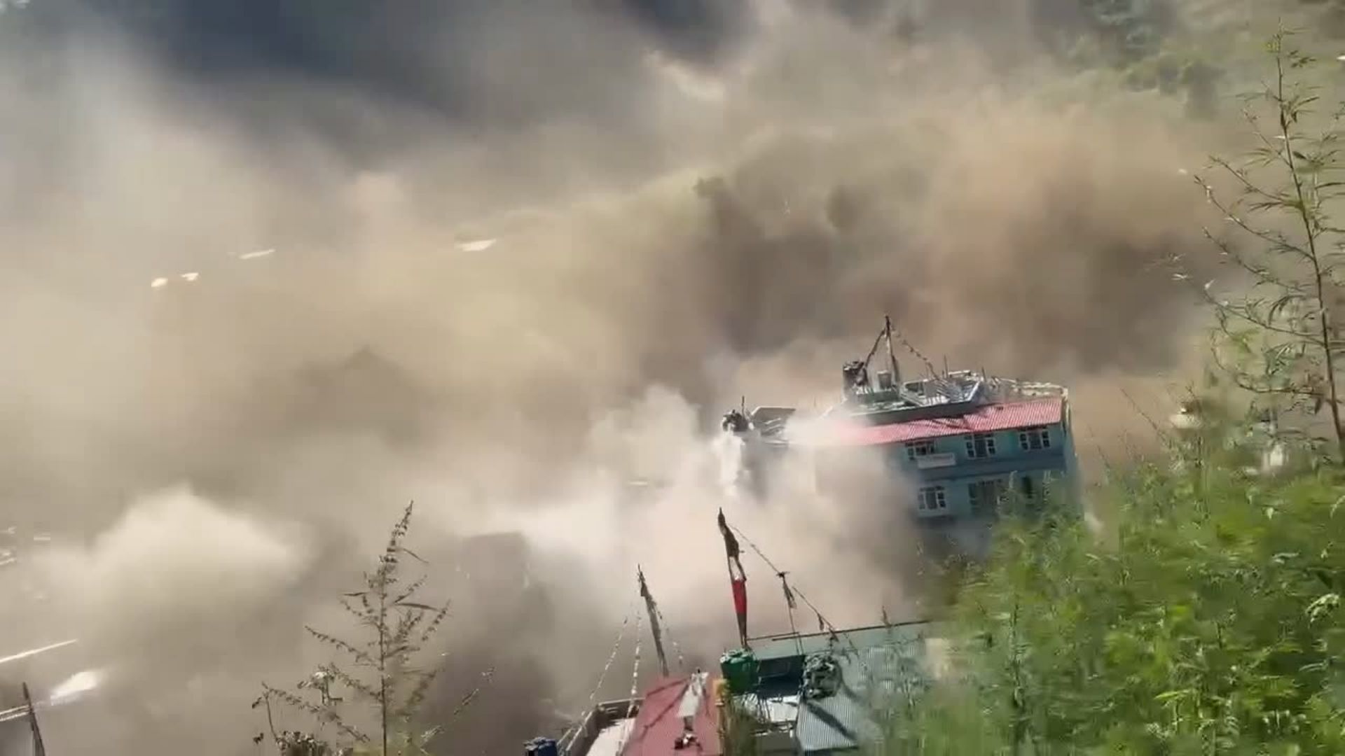 रसुवा बाढीपछि उद्धार र राहत तीव्र, दुई हेलिकप्टर प्रभावित क्षेत्रमा पठाइयो
