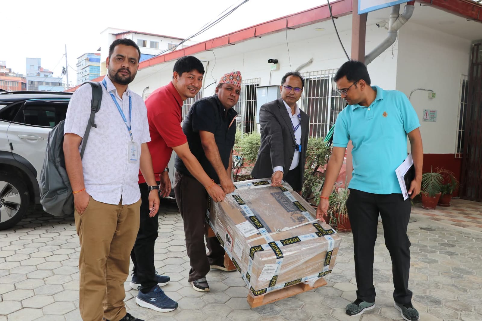 प्रभावित क्षेत्रमा सञ्चार सम्पर्क सहज बनाउन एनटीएले दियो २० थान स्याटेलाइट फोन