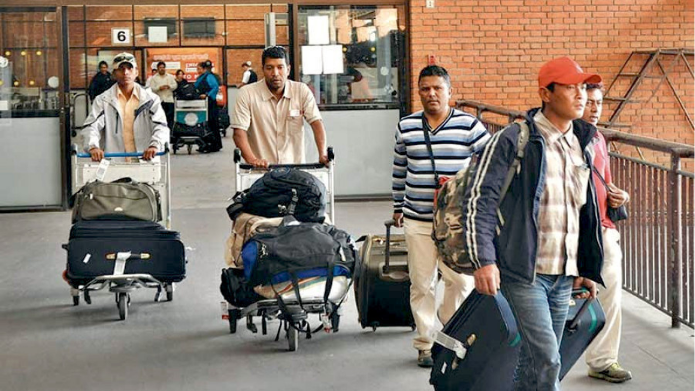 विदेशबाट फर्किंदा अपरिचित व्यक्तिका सुन तथा बहुमूल्य वस्तु नल्याउन आग्रह