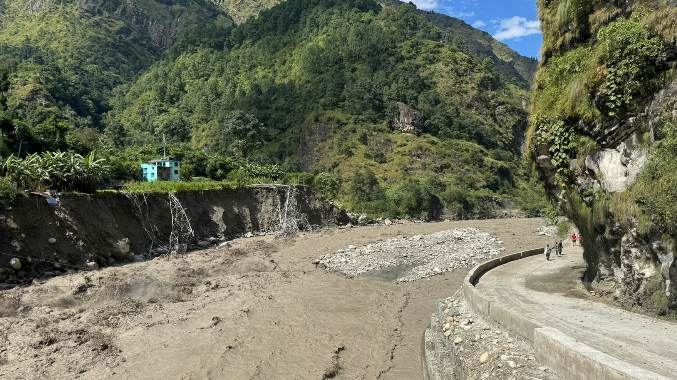 दाना-खुर्कोट प्रसारण लाइनका टावर बाढीले बगायो, १७६ मेगावाटका छ जलविद्युत् आयोजना बन्द