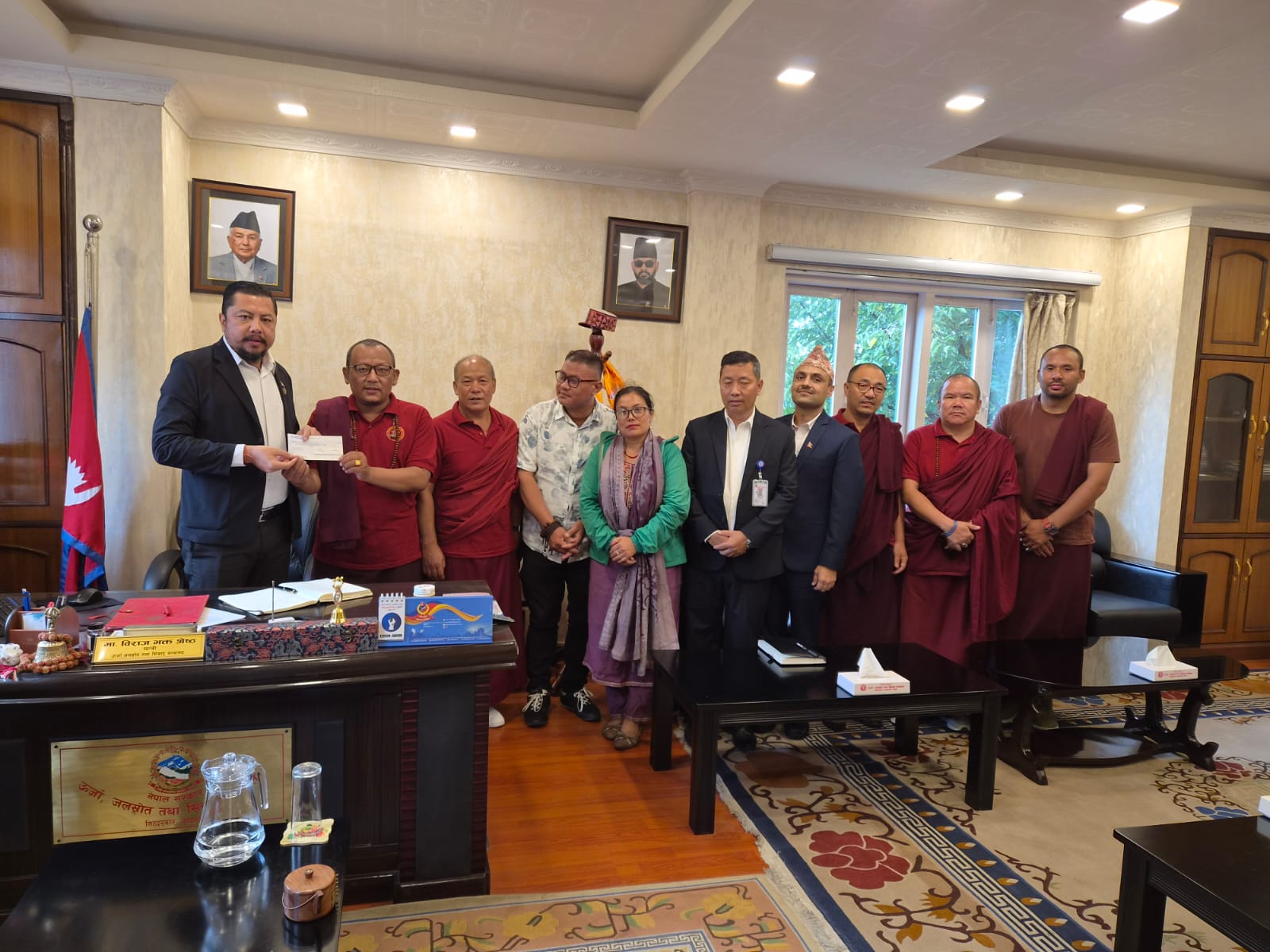 सप्तरंगी इन्द्रेणी बौद्ध समाजद्वारा राहात कोषमा २ लाख १ हजार सहयोग, ऊर्जामन्त्रीले बुझे चेक