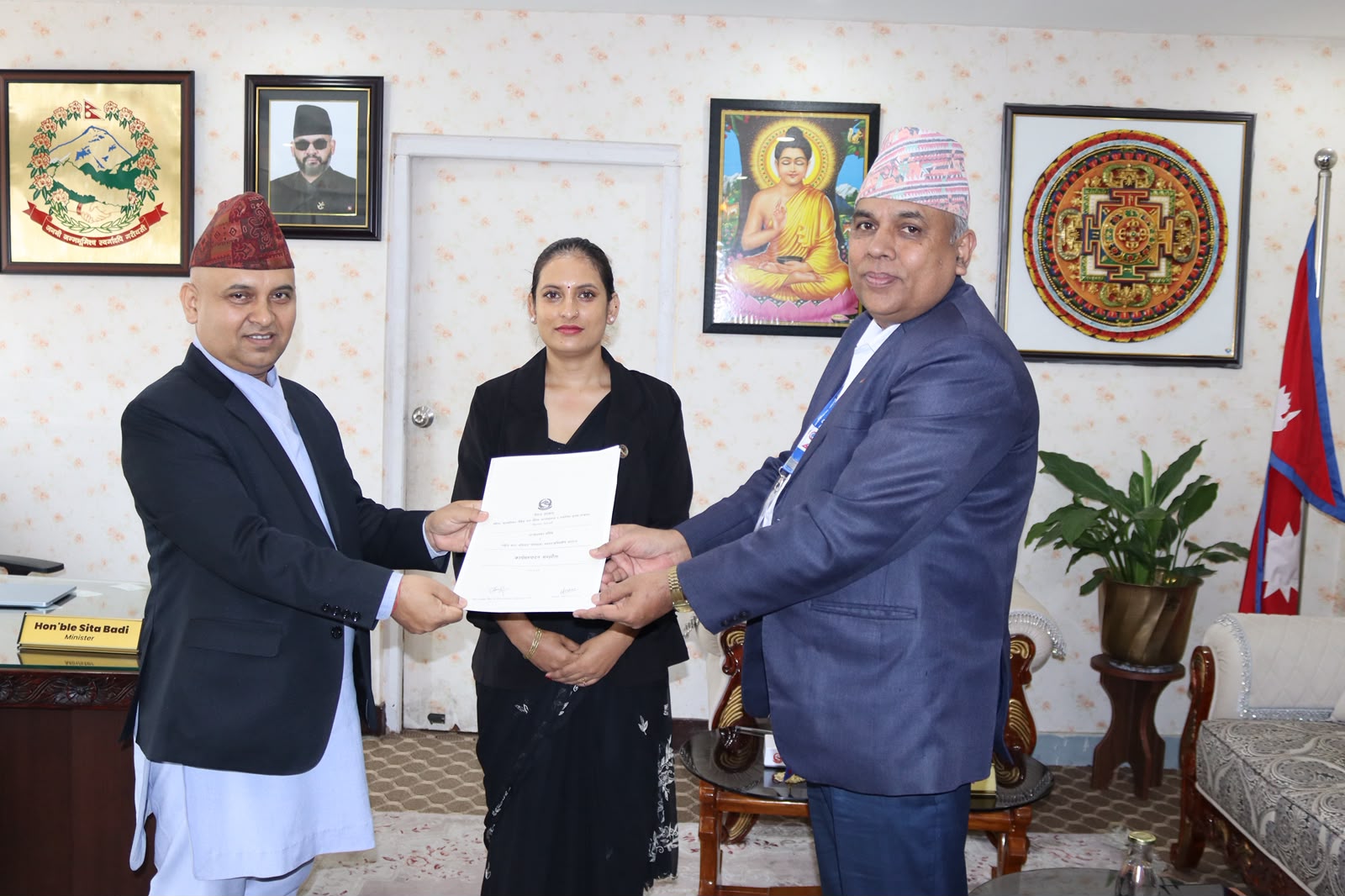 मन्त्रालयका सचिव-सहसचिवसँग कार्यसम्पादन सम्झौता