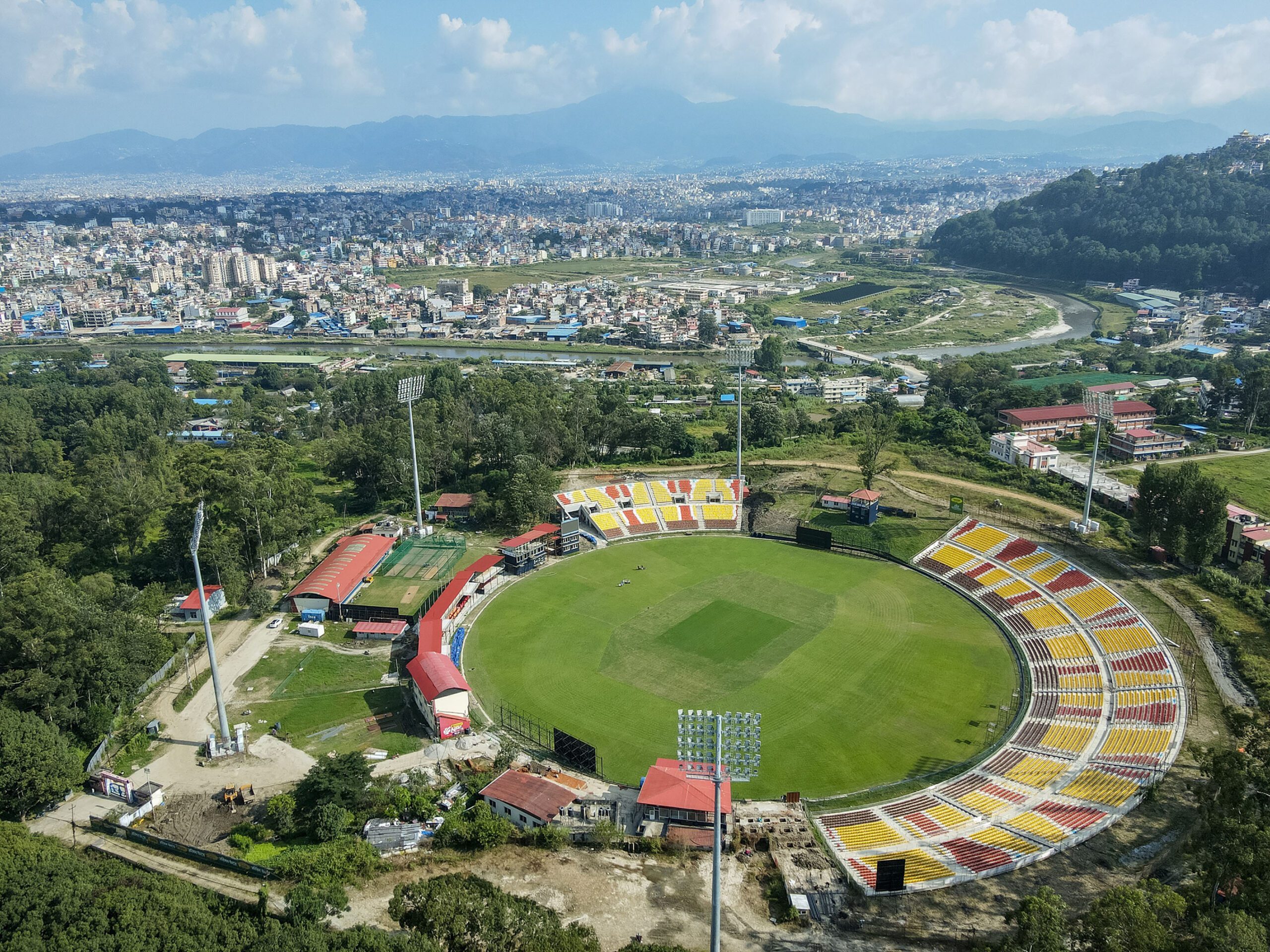 एनपीएलको तेस्रो संस्करण नजिकिएसँगै त्रिवि क्रिकेट मैदानलाई प्रविधिमैत्री र व्यवस्थित बनाइँदै