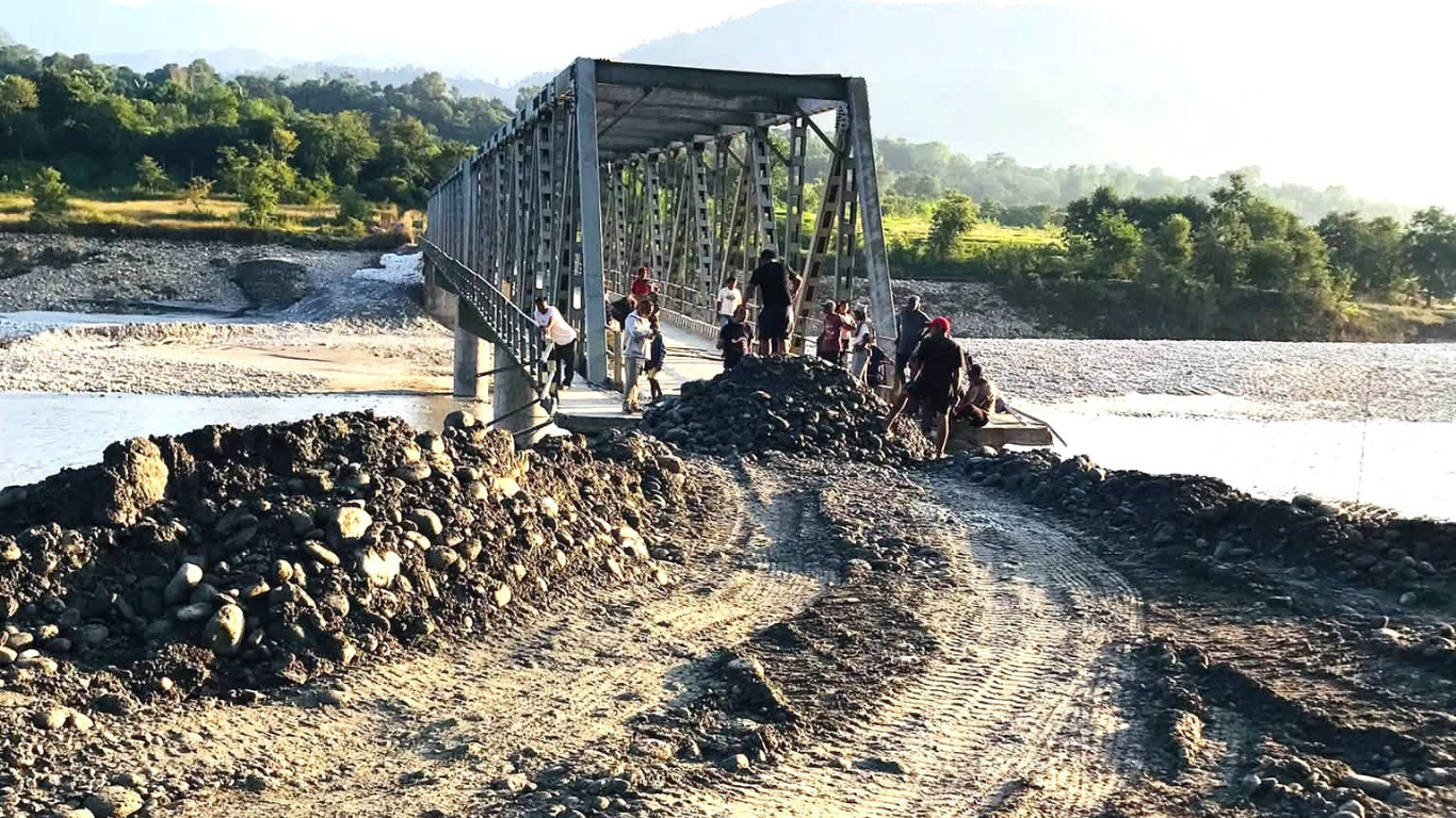 १८ दिनपछि सञ्चालनमा आयो घिरिङ-डेढगाउँ जोड्ने कालीगण्डकी पुल