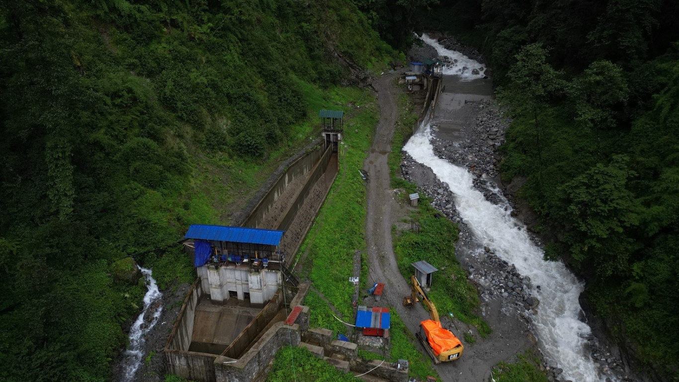 रेलेखोला जलविद्युत् आयोजनाको बाँधमा बाढी, विद्युत् उत्पादन बन्द